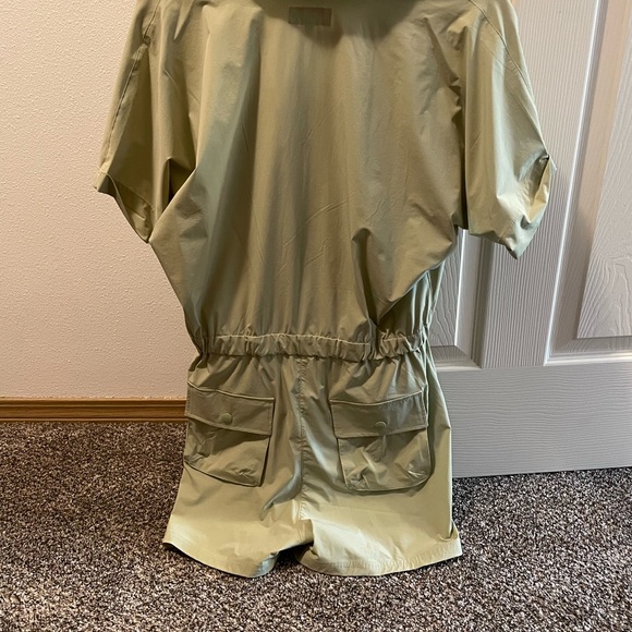 Roak Embroidered Romper Women’s Medium - Picture 5 of 10